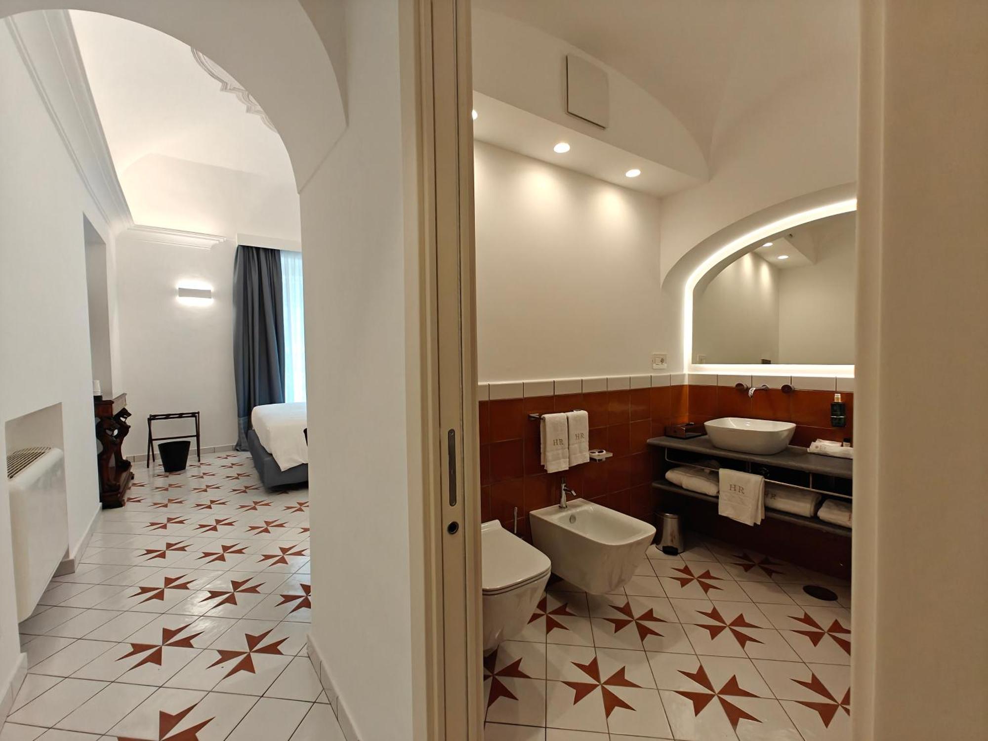 Deluxe Room,1576684715:JPEG